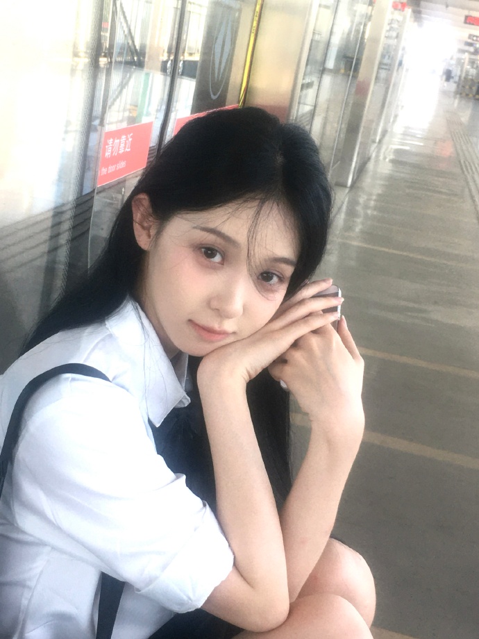 汪明荃缅怀谢贤：传奇人生，欢笑与泪水交织