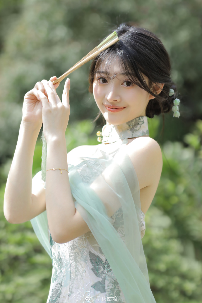 谢贤与施南生：命运与努力的差异对比