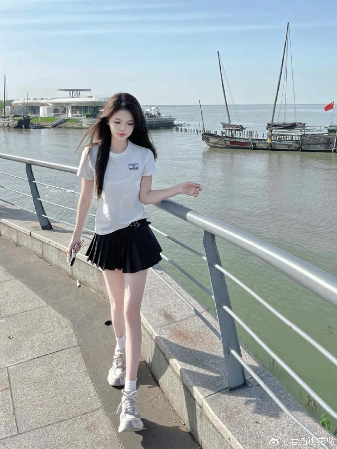 一直游到海水变蓝 剧照